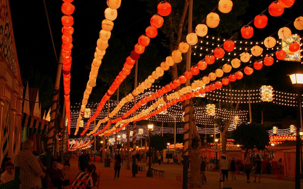 Luminarie notturne alla Feria di Siviglia