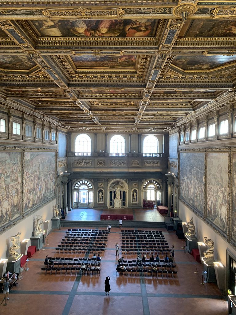interno del salone dei 500 tour a Firenze