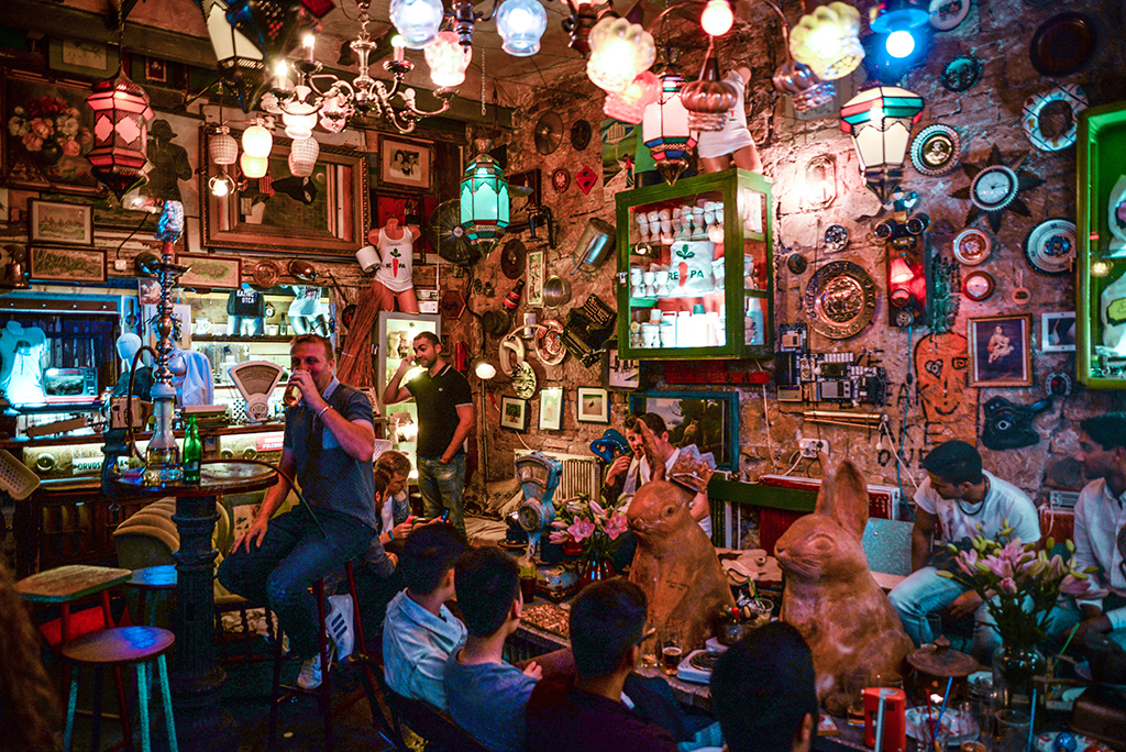 Ruins bar per la vita notturna a budapest