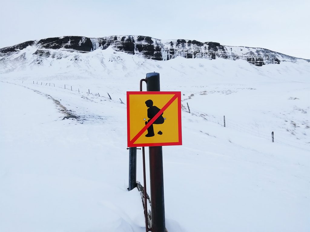 Cartello stradale nel Tour invernale in Islanda